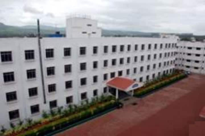 Sinhgad Institute of Pharmacy campus in Pune, Maharashtra, India — photo 1