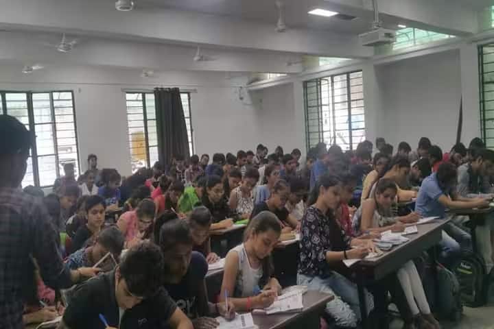 CU Shah Science College campus in Ahmedabad, Gujarat, India — photo 4