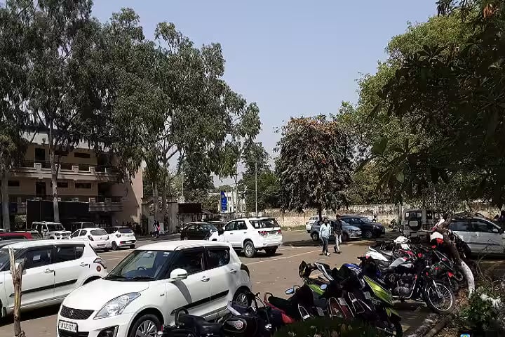 Government Maulana Azad Memorial Post Graduate College campus in Jammu, Jammu and Kashmir, India — photo 4