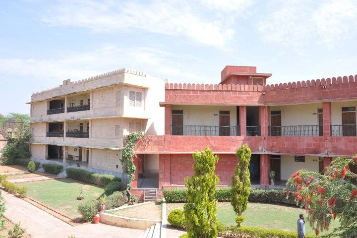 Ginnidevi Satyanarayan Sekhsaria Girls PG College campus in Jhunjhunu, Rajasthan, India — photo 1