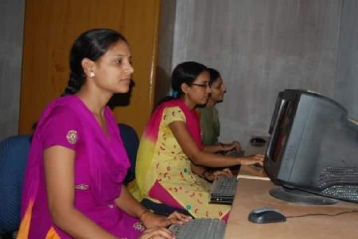 Ajeetgarh PG College campus in Ajeetgarh, Rajasthan, India — photo 2