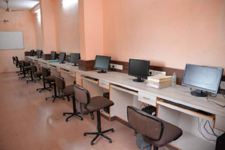Late Dattatray Pusadkar Arts College campus in Amravati, Maharashtra, India — photo 2