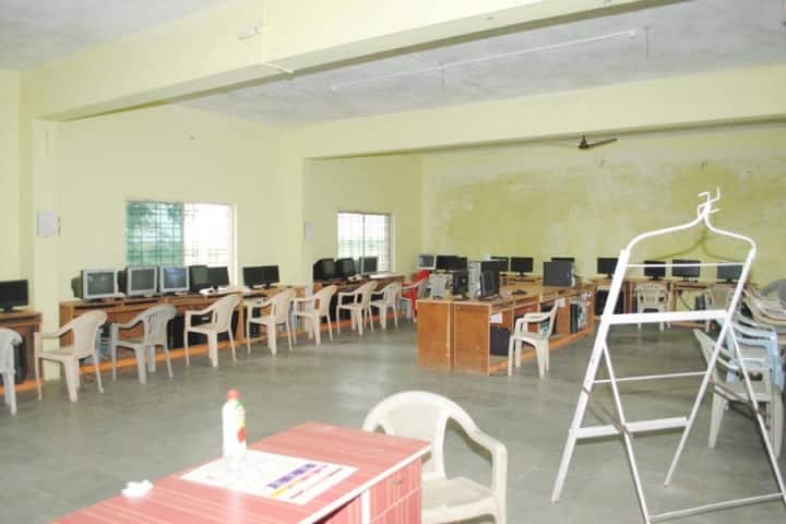 Deshbhakta Sambhajirao Garad College campus in Mohol, Maharashtra, India — photo 4