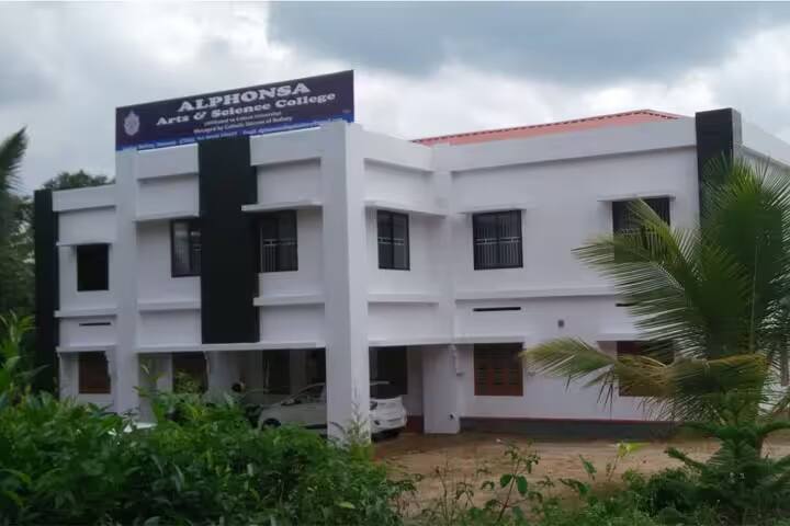 Alphonsa Arts and Science College campus in Sultan Bathery, Kerala, India — photo 1
