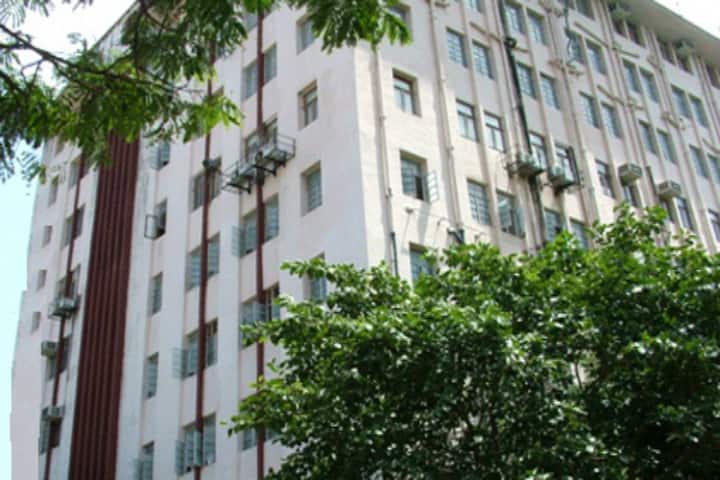 Principal KM Kundnani College of Pharmacy campus in Mumbai, Maharashtra, India — photo 1