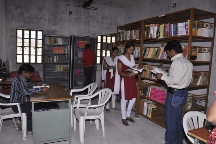 Mahaveer Ambesh Guru PG College campus in Udaipur, Rajasthan, India — photo 5