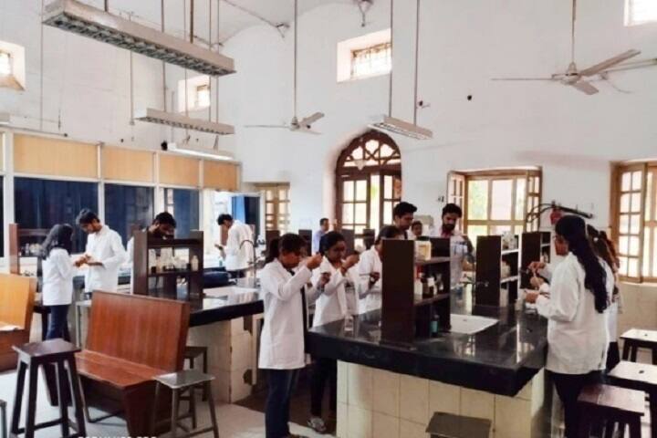 Ayurveda and Unani Tibbia College campus in New Delhi, Delhi, India — photo 4