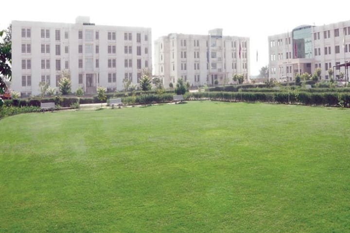 Maharani Girls College campus in Jaipur, Rajasthan, India — photo 1