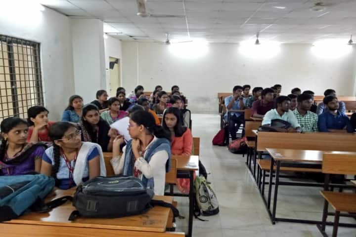 JNTUHCEH campus in Hyderabad, Telangana, India — photo 2