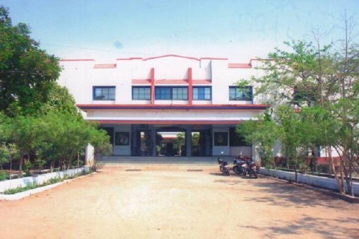 Matushree Monghiba Mahila Arts College campus in Amreli, Gujarat, India — photo 1
