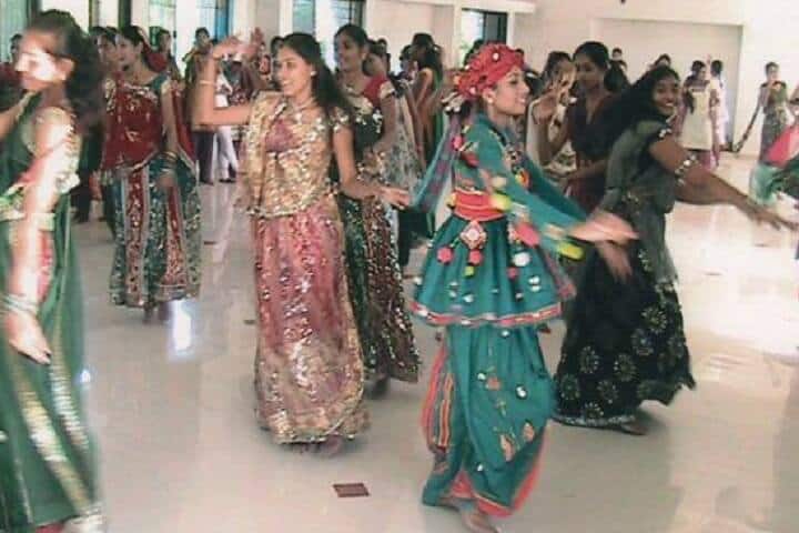 Matushree Monghiba Mahila Arts College campus in Amreli, Gujarat, India — photo 3