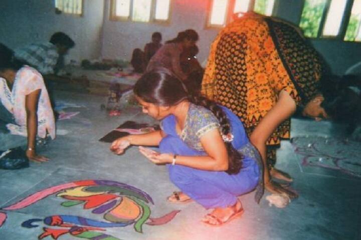 Matushree Monghiba Mahila Arts College campus in Amreli, Gujarat, India — photo 5