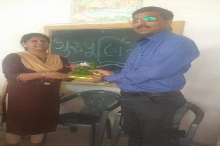 Matushree Monghiba Mahila Arts College campus in Amreli, Gujarat, India — photo 6
