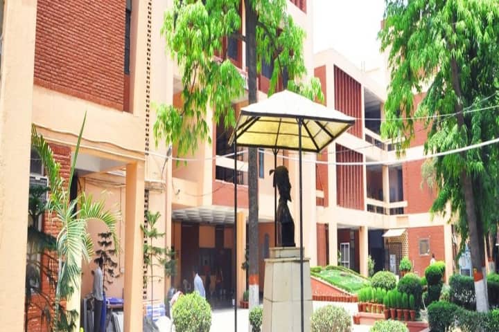 Shivaji College campus in New Delhi, Delhi, India — photo 1