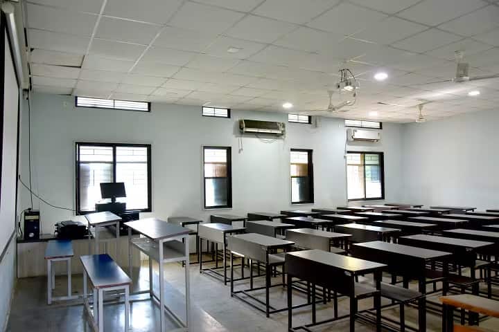 Adv Sitaram Babanbhau Anandramji Baheti Arts Commerce and Science College campus in Jalgaon, Maharashtra, India — photo 3