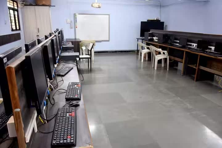 Adv Sitaram Babanbhau Anandramji Baheti Arts Commerce and Science College campus in Jalgaon, Maharashtra, India — photo 5