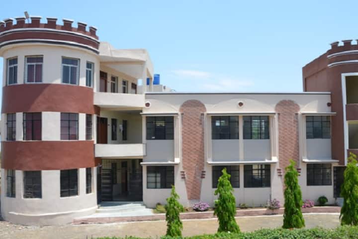 Liberal College campus in Indore, Madhya Pradesh, India — photo 1
