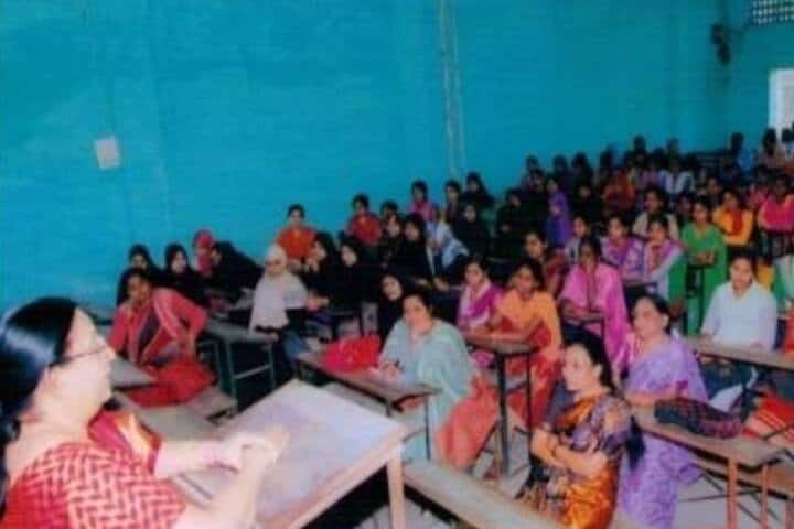 Venutai Chavan Pratishthan Sanchalit Arts and Commerce Mahila Mahavidyalaya campus in Ambajogai, Maharashtra, India — photo 2