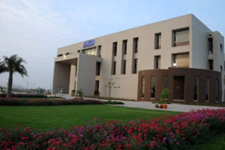 Auro University campus in Surat, Gujarat, India — photo 1