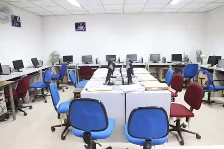 Government Degree and PG College campus in Jammikunta, Telangana, India — photo 4