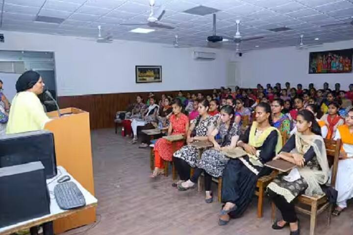 Sant Hira Dass Kanya Mahavidyalaya campus in Jalandhar, Punjab, India — photo 4
