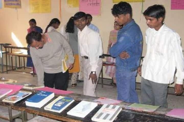 Shri Mohansinh Chhotubhai Rathava College of Arts campus in Vadodara, Gujarat, India — photo 2