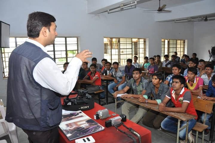 Shree JB Thacker Commerce College campus in Kutch, Gujarat, India — photo 1