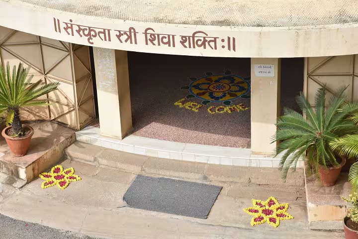 Smt NC Gandhi and Smt BV Gandhi Mahila Arts and Commerce College campus in Bhavnagar, Gujarat, India — photo 1