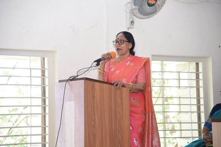 Smt NC Gandhi and Smt BV Gandhi Mahila Arts and Commerce College campus in Bhavnagar, Gujarat, India — photo 4