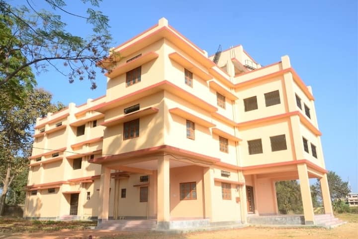 Holy Cross Women's College campus in Ambikapur, Chhattisgarh, India — photo 1