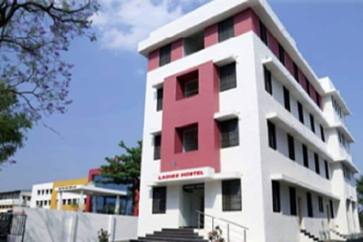 Rayat Shikshan Sanstha's Sadguru Gadage Maharaj College campus in Karad, Maharashtra, India — photo 3
