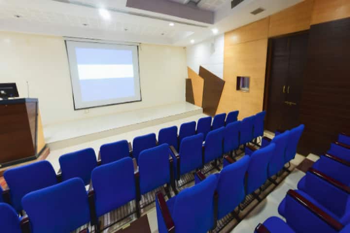 KLE Deemed University campus in Belgaum, Karnataka, India — photo 6