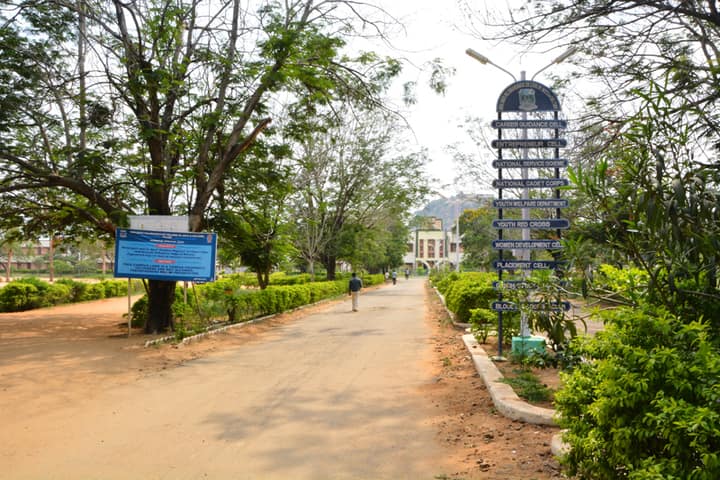 Arulmigu Palaniandavar College of Arts and Culture campus in Palani, Tamil Nadu, India — photo 2