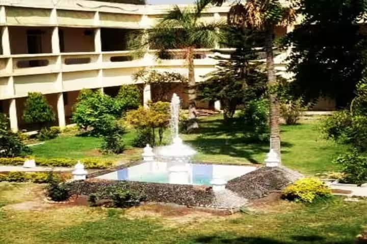 Anjuman-E-Islam's Anjuman Arts campus in Vijayapura, Karnataka, India — photo 3
