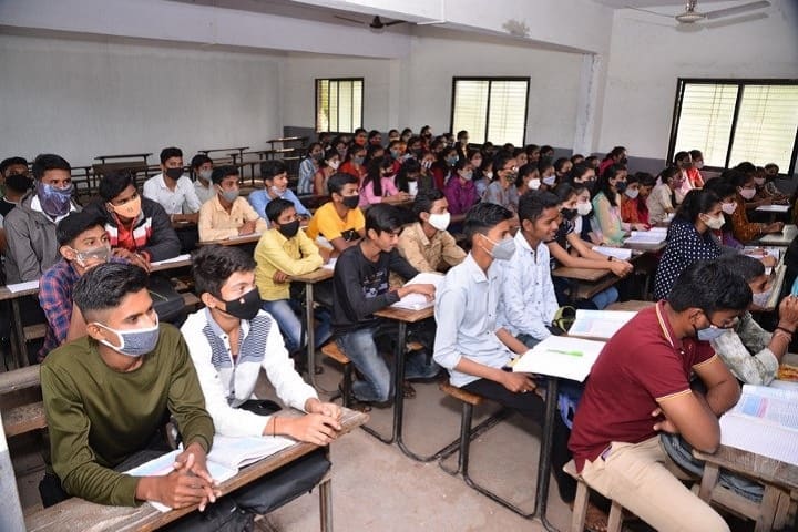 Late SD Patil Alias Baburao Dada Arts Commerce and Late Bhausaheb MD Sisode Science College campus in Shindkheda, Maharashtra, India — photo 1