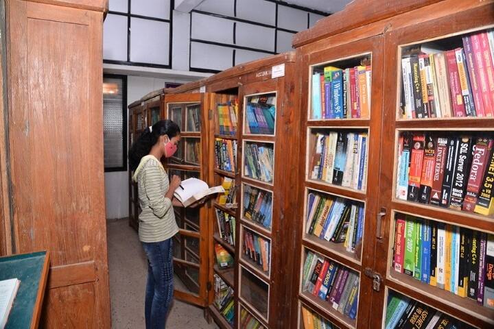 Late SD Patil Alias Baburao Dada Arts Commerce and Late Bhausaheb MD Sisode Science College campus in Shindkheda, Maharashtra, India — photo 4