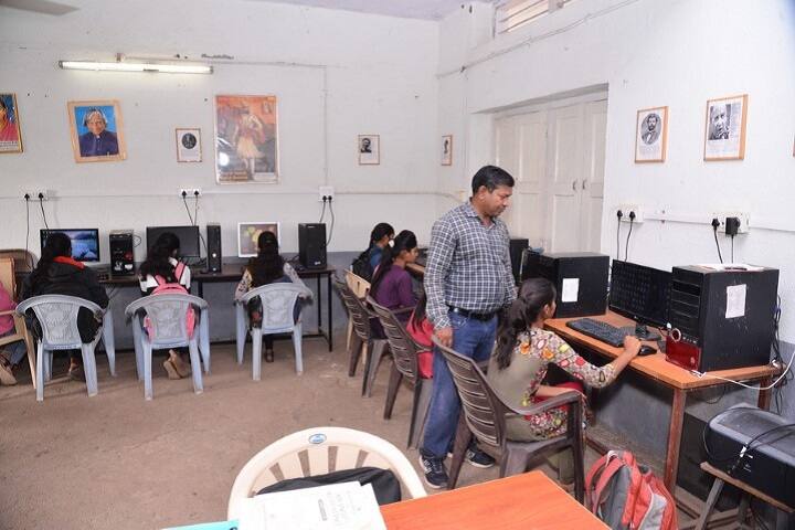 Late SD Patil Alias Baburao Dada Arts Commerce and Late Bhausaheb MD Sisode Science College campus in Shindkheda, Maharashtra, India — photo 5