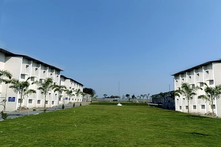 Late Rajkamalji Bharti Arts Commerce and Smt Sushilabai R Bharti Science College campus in Arni, Maharashtra, India — photo 1