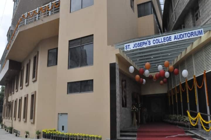 St Joseph's University campus in Bangalore, Karnataka, India — photo 6