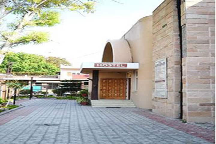 BBK DAV College for Women campus in Amritsar, Punjab, India — photo 2