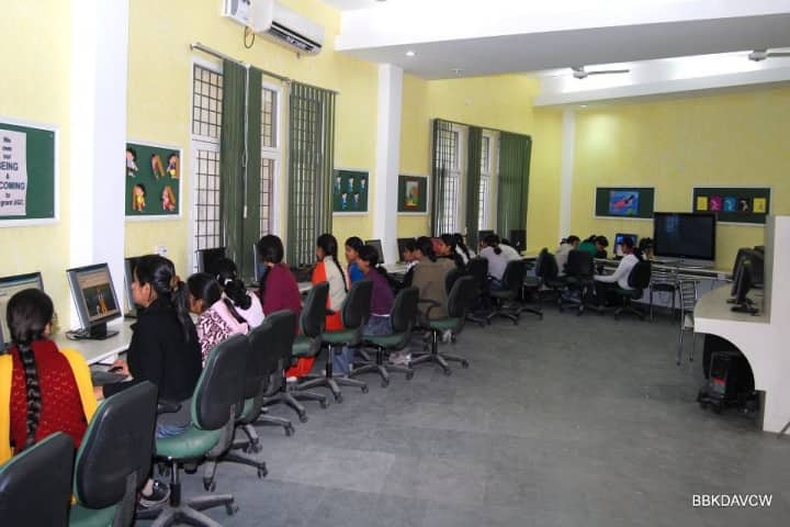 BBK DAV College for Women campus in Amritsar, Punjab, India — photo 5