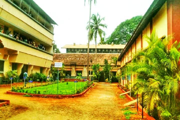 Shri Pancham Khemraj Mahavidyalaya campus in Sawantwadi, Maharashtra, India — photo 1