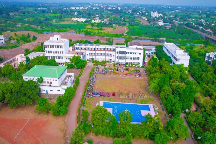 Phaltan Education Society's Mudhoji College campus in Phaltan, Maharashtra, India — photo 2