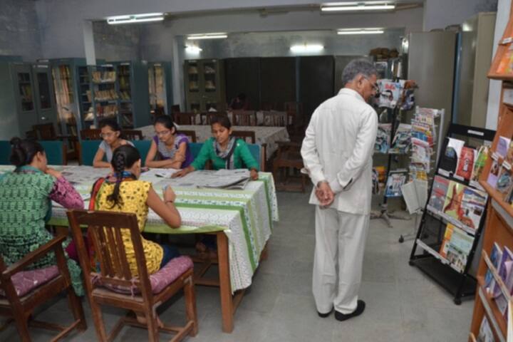 Sir PT Science College campus in Modasa, Gujarat, India — photo 5