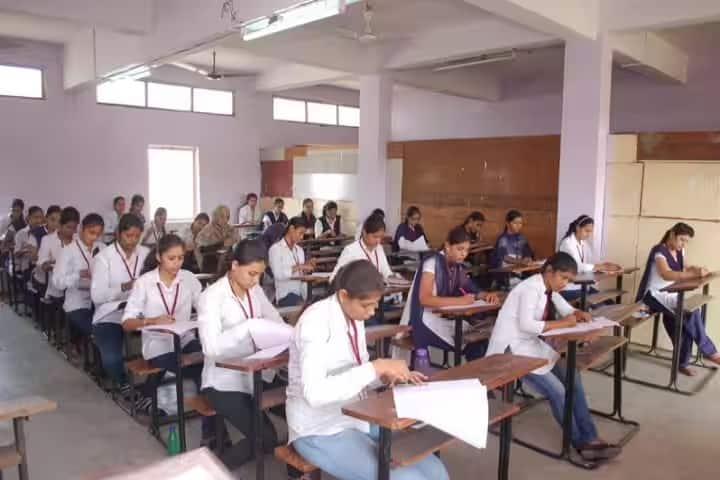 West Khandesh Bhagini Seva Mandal's Arts Commerce for Women campus in Dhule, Maharashtra, India — photo 3