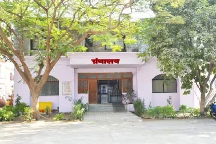 West Khandesh Bhagini Seva Mandal's Arts Commerce for Women campus in Dhule, Maharashtra, India — photo 4