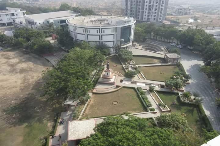 Suresh Gyan Vihar University campus in Jaipur, Rajasthan, India — photo 1