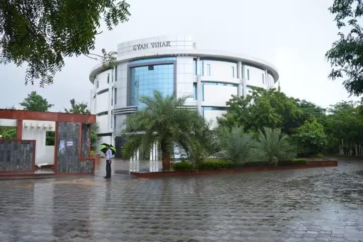 Suresh Gyan Vihar University campus in Jaipur, Rajasthan, India — photo 2
