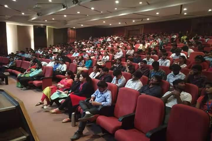 Suresh Gyan Vihar University campus in Jaipur, Rajasthan, India — photo 4