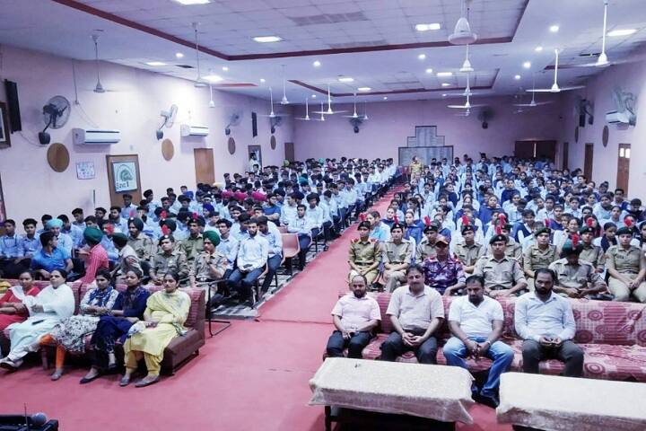 Swami Swatantranand Memorial College campus in Gurdaspur, Punjab, India — photo 3